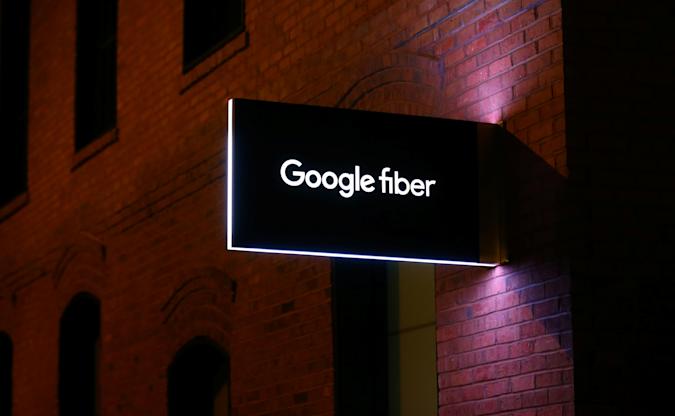 Google Fiber workers in Kansas City make a bid to unionize0
